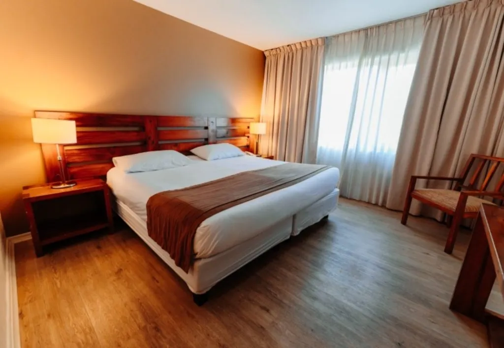 Habitación matrimonial del Hotel Limarí, Ovalle.