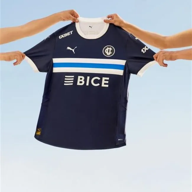 Universidad Católica estrenará su segunda camiseta en el partido ante Atlético Tucumán. (Foto: Cruzados)