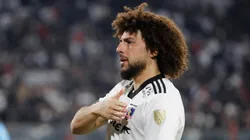 Maxi Falcón demuestra su amor por Colo Colo (Foto: Photosport)