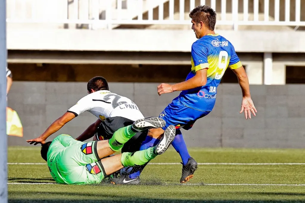 Díaz en su paso por Everton, solo cuatro partidos y no anotó goles en un equipo que descendió (Archivo)