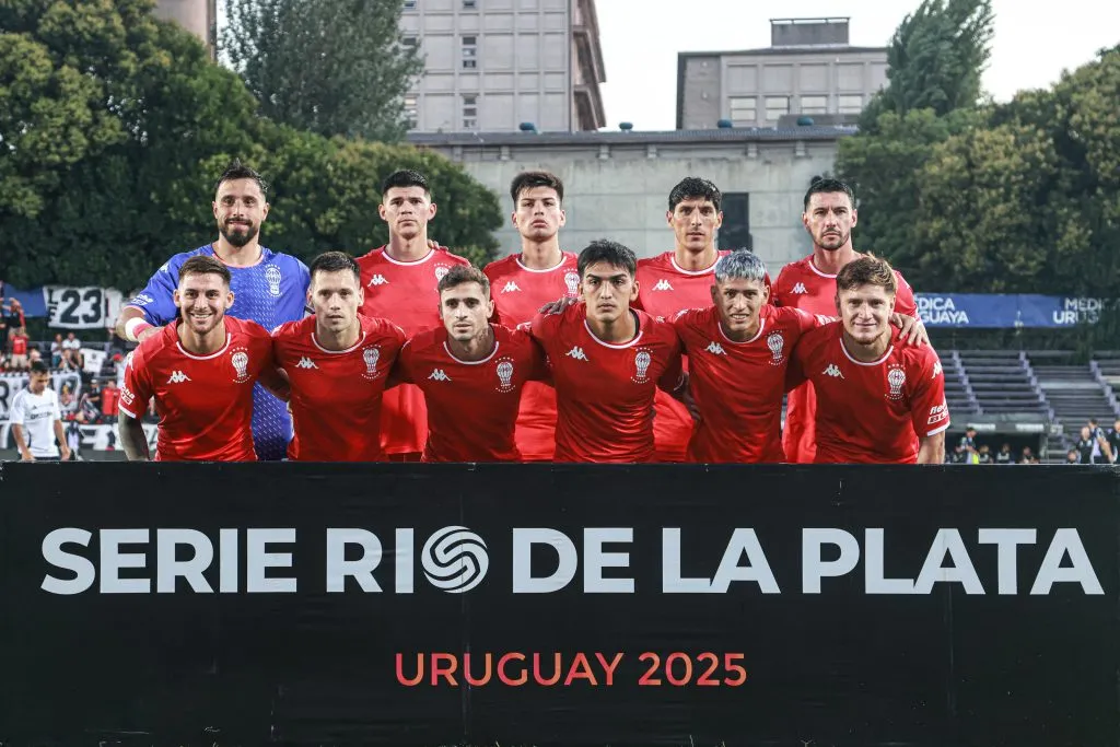 Leonardo Gil fue titular en Huracán ante Colo Colo. (Foto: FocoUy/Photosport)