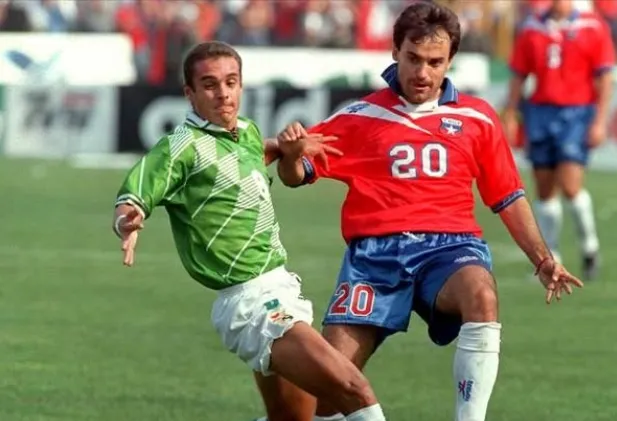 Sierra y su arrastre con las mujeres cuando jugaba en La Roja | FOTO: Archivo