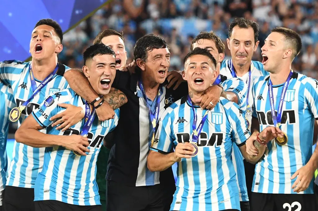 El Racing de Gustavo Costas arribará al Estadio Monumental para enfrentar a Colo Colo. Es el vigente campeón de Copa Sudamericana.
