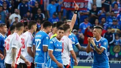 Leandro Fernández fue expulsado en la derrota de Universidad de Chile ante River Plate.