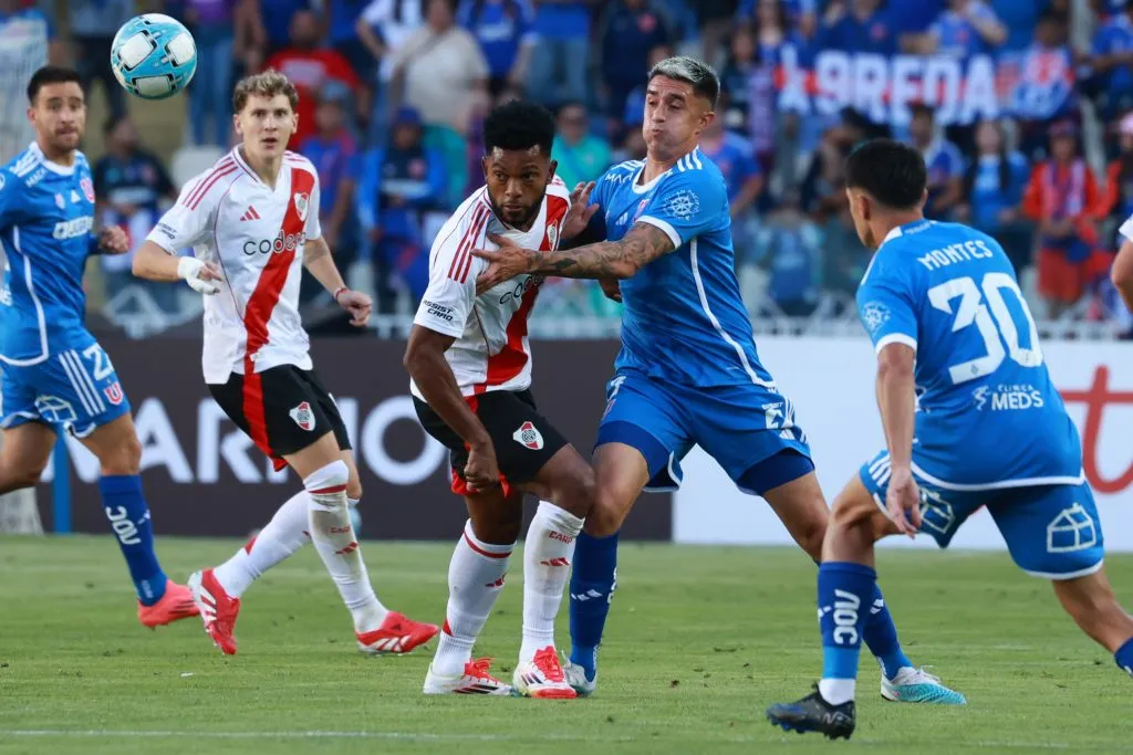 Tapia y Borja se encontraron en varias partes de la cancha | FOTO: Eduardo Fortes/Photosport