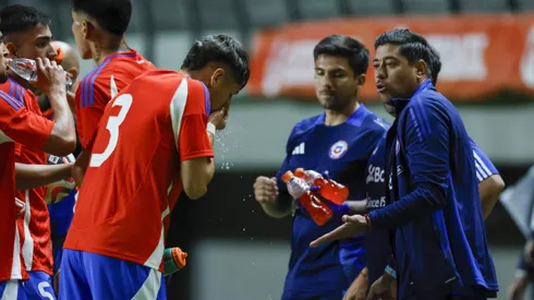 Nicolás Córdova se rinde ante la superioridad argentina.