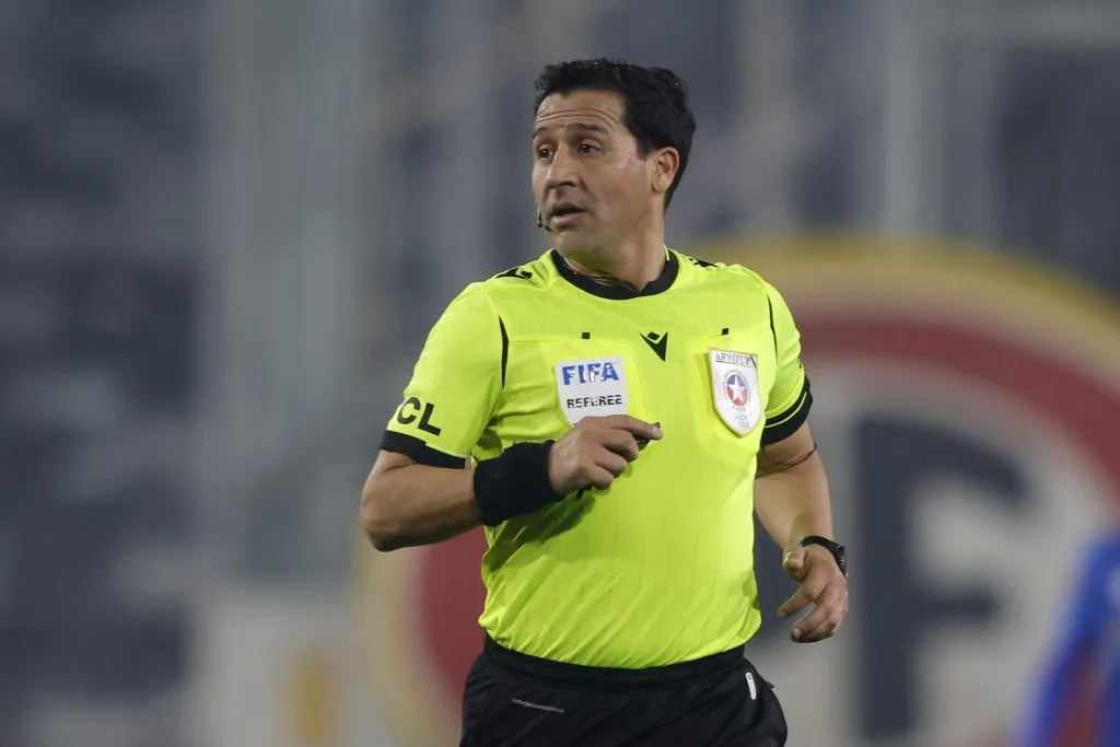 González tendrá la difícil tarea de arbitrar un nuevo Superclásico | FOTO: Felipe Zanca/Photosport