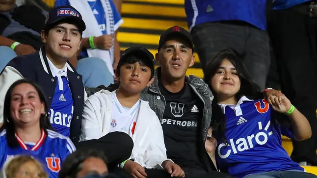 Osvaldo González llegó hasta el amistoso entre Universidad de Chile y River Plate. (Foto: Prensa UCH).