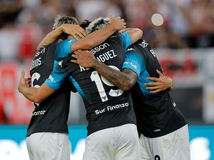 Figura de Racing sobre jugar en Colo Colo: "Nunca le cierro las puertas a nadie"