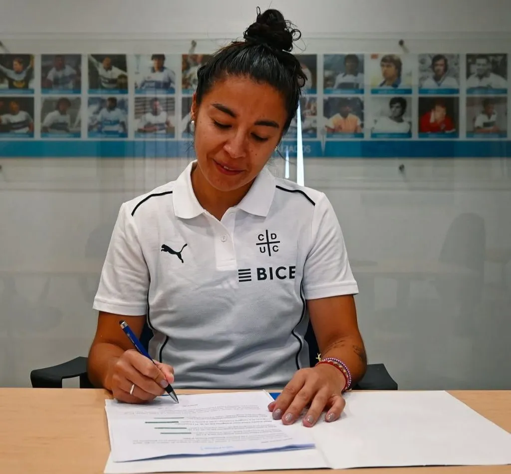 Sanhueza es la nueva refuerza de la UC | Foto: Photosport