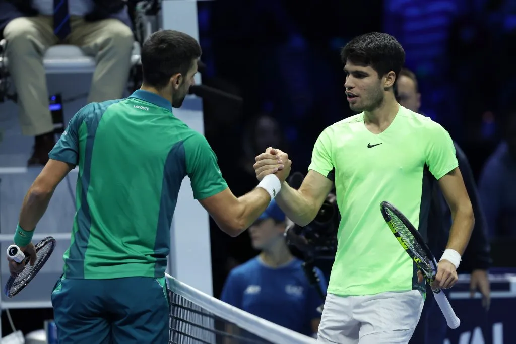Novak Djokovic y Carlos Alcaraz se enfrentan por un cupo en semifinales del Australian Open 2025. (Foto: Getty)