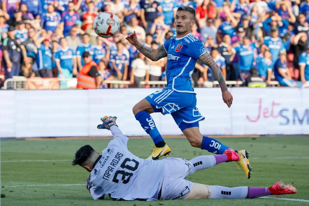 Charles Aránguiz llegaría con lo justo a la Supercopa. | Foto: Photosport