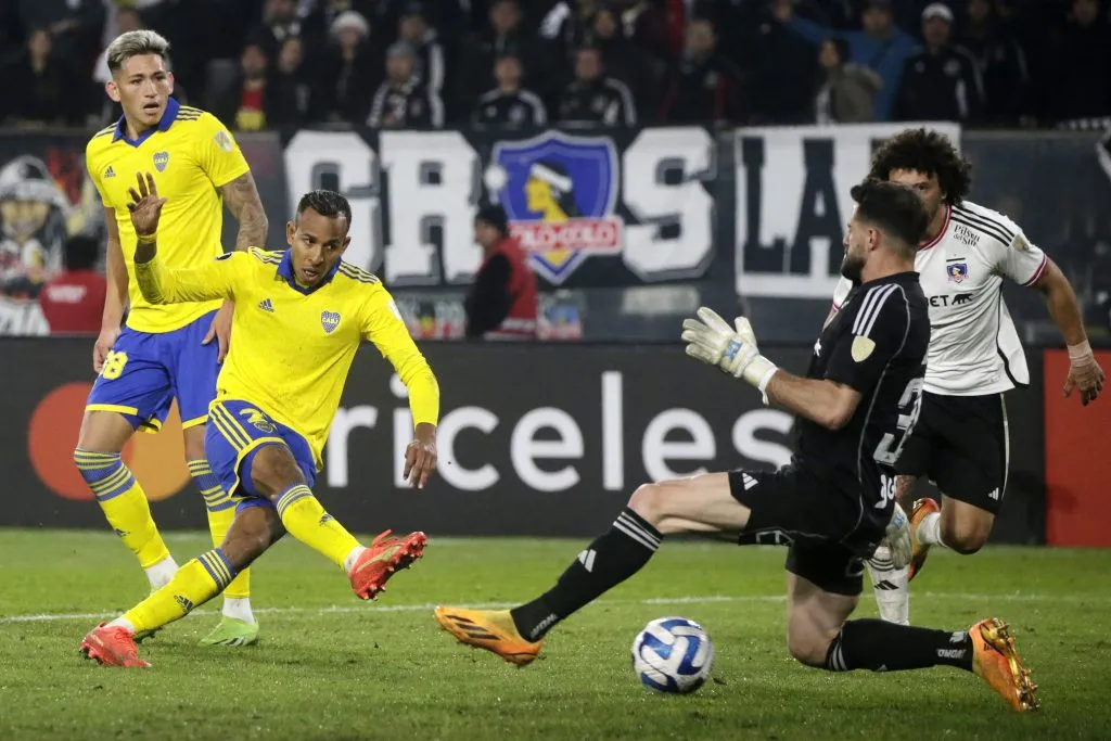 Sebastián Villa le marcó a Colo Colo en la Copa Libertadores 2023. (Foto: Marcelo Hernández/Getty Images)