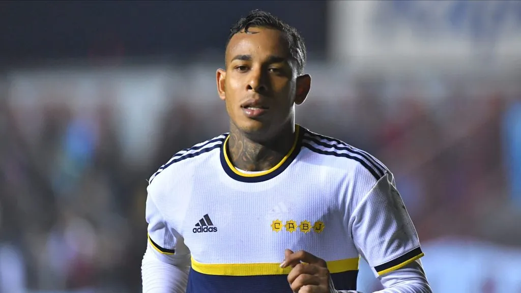 Sebastián Villa no llegará a Colo Colo y seguirá siendo jugador de Independiente Rivadavia.