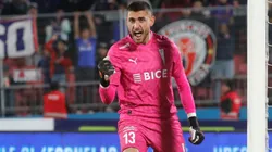 El portero de la Universidad Católica vive horas claves por su futuro