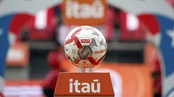 El fútbol chileno tiene nuevo balón para la ntemporada 2025.