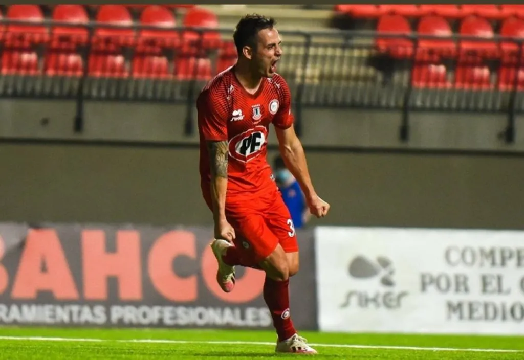 El ex Colo Colo y Unión La Calera mira de reojo la opción de jugar en el Nacional | FOTO: Photosport