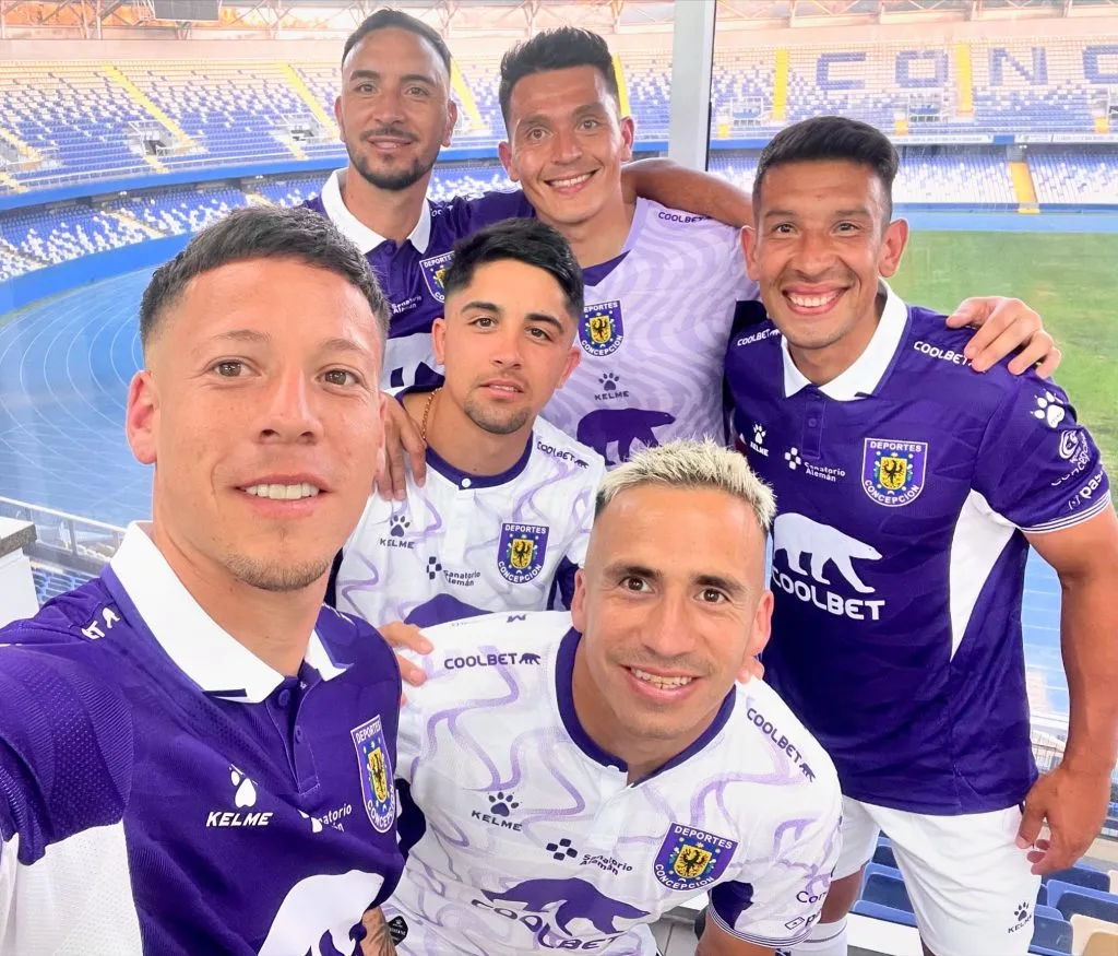Las camisetas de local y visita de Deportes Concepción para este 2025.