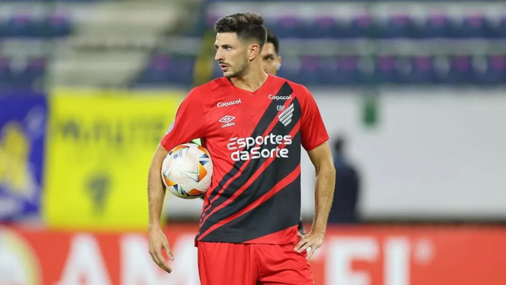 Universidad de Chile negocia con Athletico Paranaense por Lucas Di Yorio.