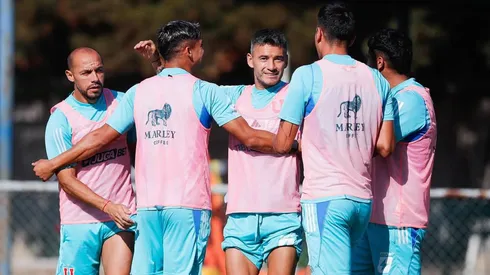 Charles Aránguiz volvió a utilizar su característico número en Universidad de Chile.