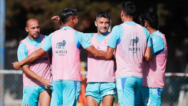 Charles Aránguiz volvió a utilizar su característico número en Universidad de Chile.