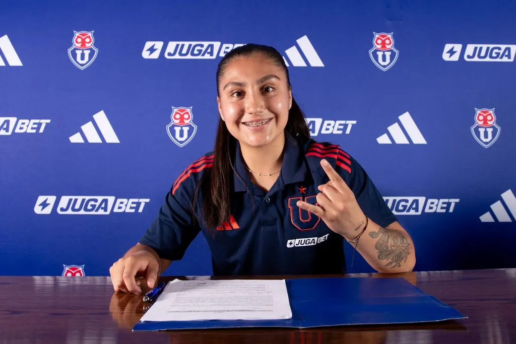 Vale Navarrete, la nueva jugadora azul (Prensa UCH)