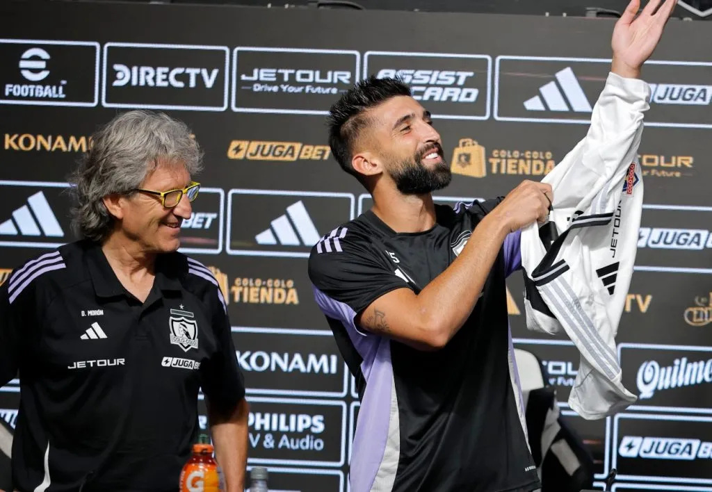 Daniel Morón en la presentación de Emiliano Amor en Colo Colo. (Foto: Photosport)