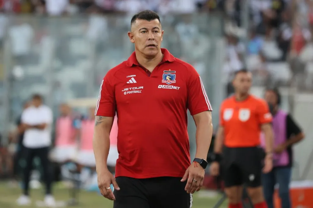 Barti le cayó a Jorge Almirón. | Foto: Photosport