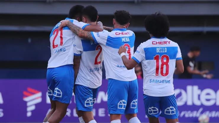 Los jugadores de Universidad Católica festejan el gol de Daniel González en la Copa Chile 2025.