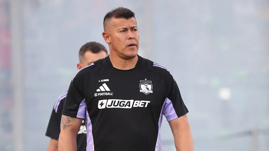 Jorge Almirón ensaya su formación para enfrentar a San Felipe (Foto: Photosport)