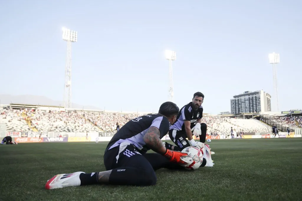 En Colo Colo se quejaron por el estado de la cancha del Estadio Monumental. (Foto: Felipe Zanca/Photosport)
