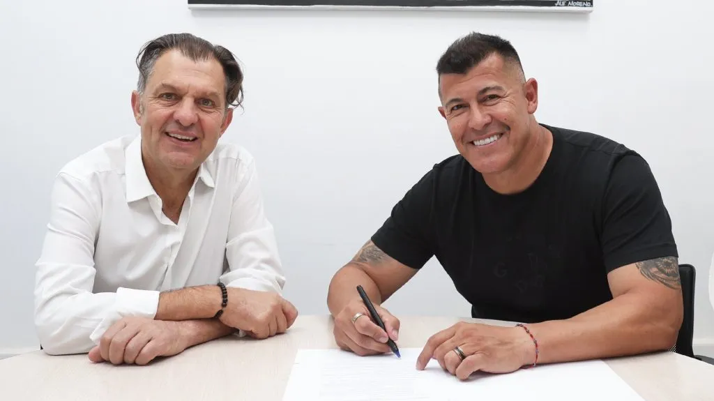 Jorge Almirón extendió su contrato en Colo Colo hasta 2026. (Foto: @ColoColo)