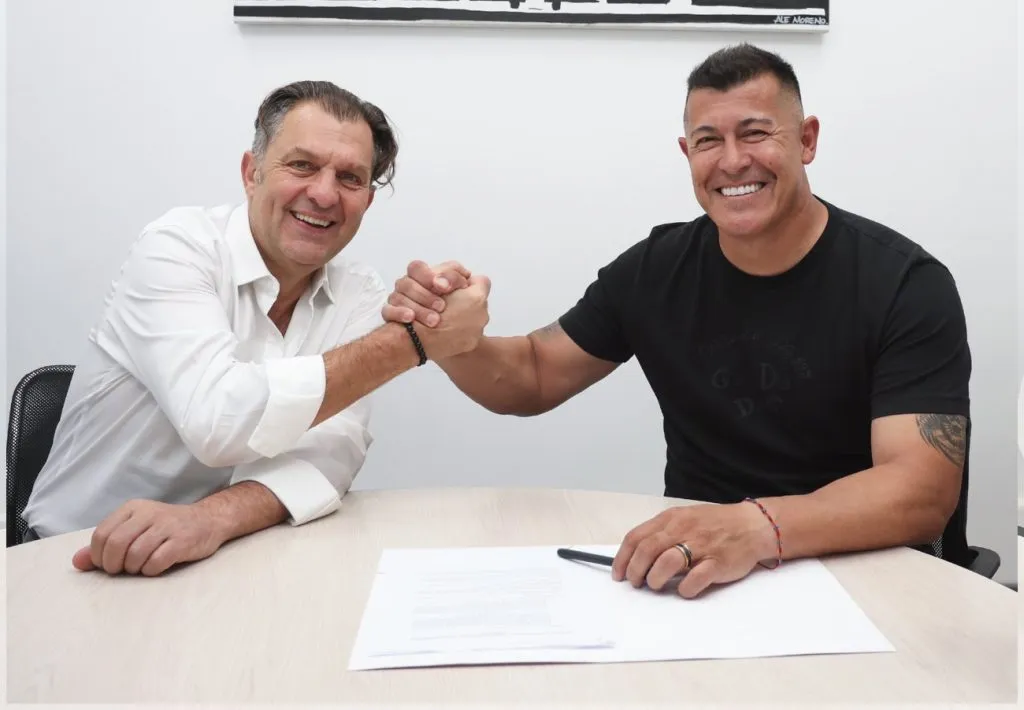Jorge Almirón extensió su vínculo con Colo Colo hasta 2026. (Foto: @ColoColo)