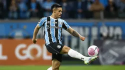 Alexander Aravena se lució anotando para el Gremio de Gustavo Quinteros (Photo by Pedro H. Tesch/Getty Images)