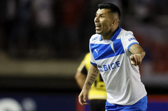 Gary Medel tuvo un amargo reestreno en Universidad Católica. (Foto: Andres Pina/Photosport)