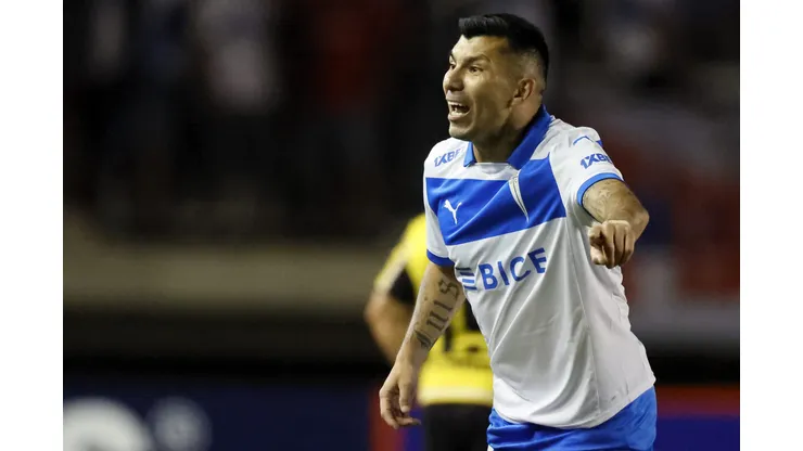 Gary Medel es titular frente a La CAlera (Foto: Andres Pina/Photosport)