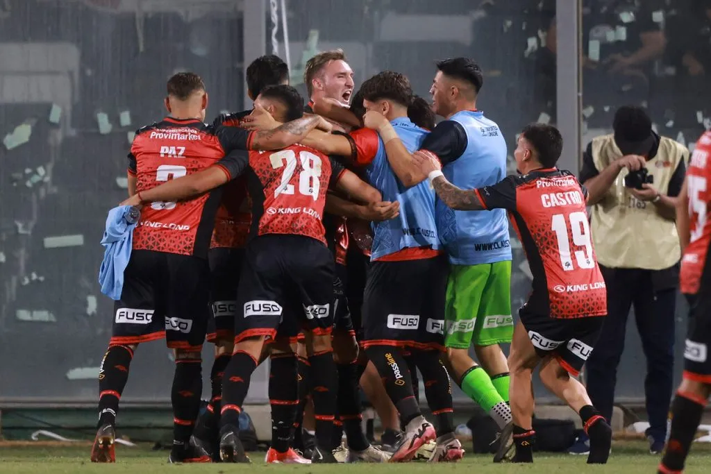 Segundo gol de Limache sacó de quicio a Juvenal. | Foto: Photosport