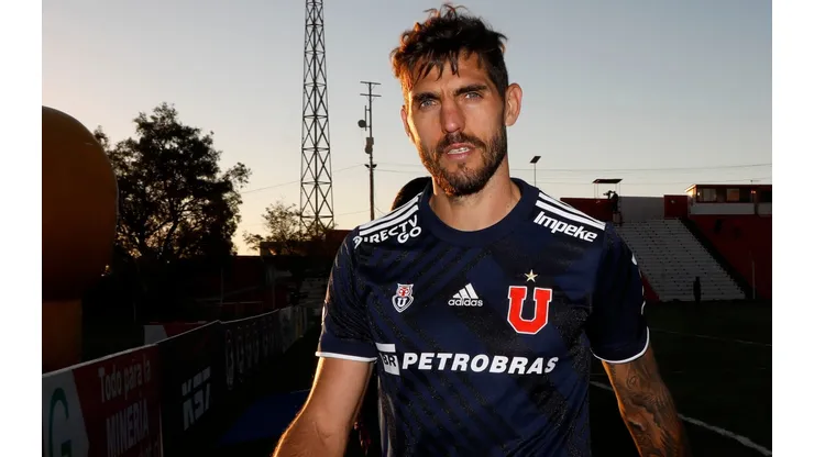 Joaquín Larrivey vestirá su tercera camiseta en nuestro país.