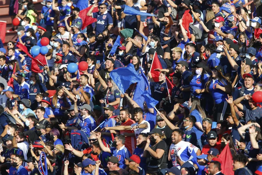 Los hinchas de la U llegarán hasta La Florida para apoyar al club de sus amores | FOTO: Marcelo Hernandez/Photosport