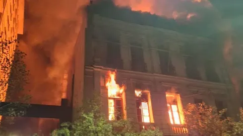 Ex inmueble de Colo Colo sufre voraz incendio