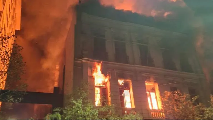 Ex inmueble de Colo Colo sufre voraz incendio