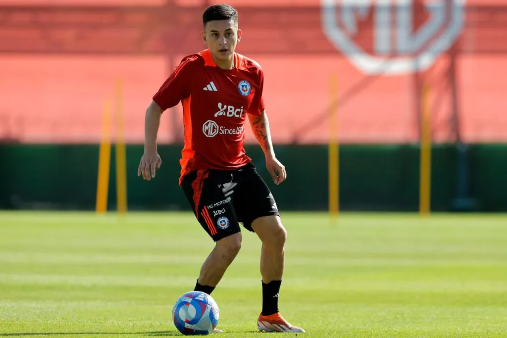 Aránguiz es una de las sorpresas en el once de ‘La Roja’ | Foto: Photosport