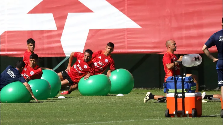 Alarma en La Roja por otra figura de la generación dorada (Foto: Javier Salvo/Photosport)