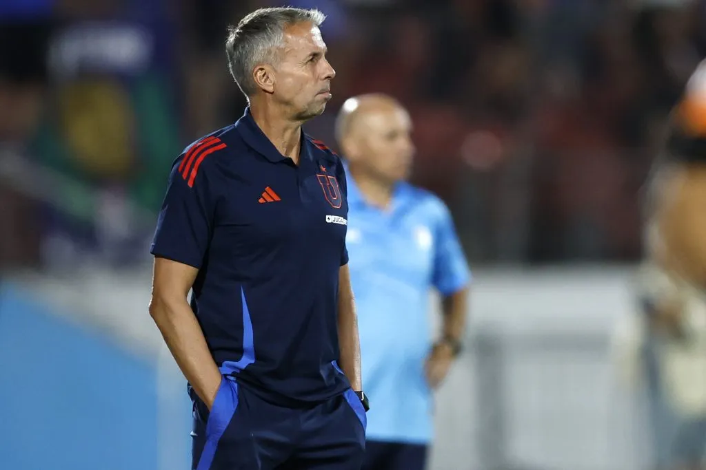 Álvarez deberá tomar una importante decisión en la zona ofensiva | FOTO: Javier Torres/Photosport