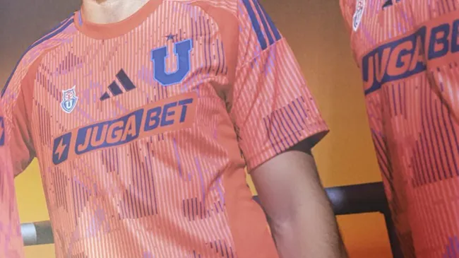 Universidad de Chile tiene camiseta alternativa para la temporada 2025. Espera por fecha de lanzamiento.
