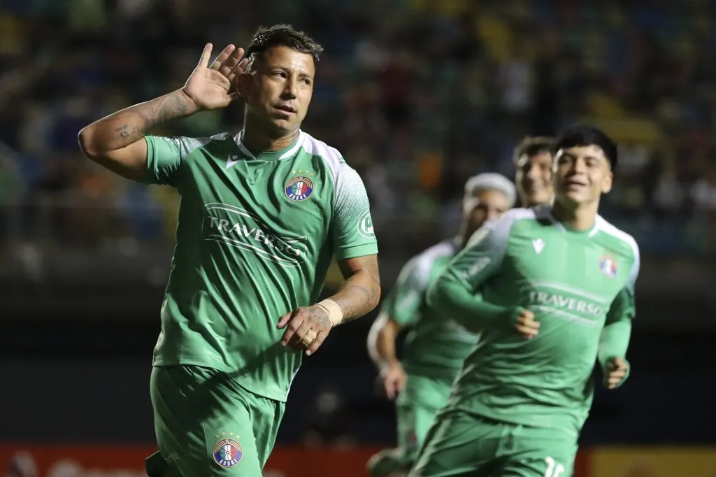 Leonardo Valencia apoya a su compañero Ignacio Jeraldino