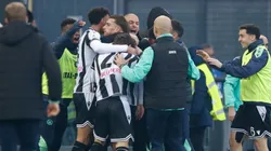 Los jugadores de Udinese celebrando el gol de Iker Bravo contra Venezia.
