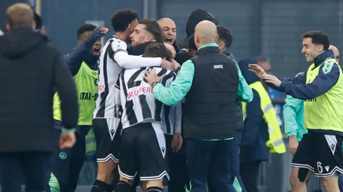 Los jugadores de Udinese celebrando el gol de Iker Bravo contra Venezia.