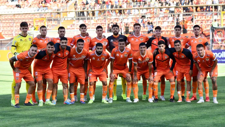 Los jugadores de Cobreloa posando para la fotografía en la fecha 2 de la Copa Chile 2025.