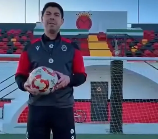 Gato Silva en la presentación de su nuevo club de España | FOTO: UD Montijo